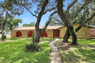 207 Nandina Rd, Gulf Breeze, FL 32561
