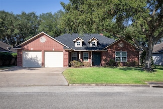 2721 Brook Bend Ln, El Campo, TX 77437