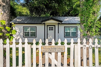 704 Sheffield Ave, Llano, TX 78643