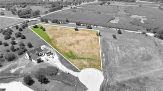 21350 Deer Ridge Dr, Spring Hill, KS 66083