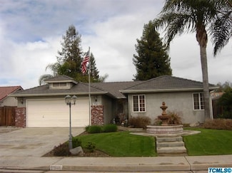 5344 W Sunnyside Ct, Visalia, CA 93277