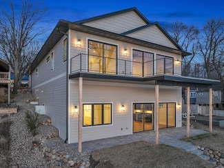15365 212th Ave, Spirit Lake, IA 51360