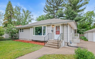 4717 Edgewood Ave N, Minneapolis, MN 55428