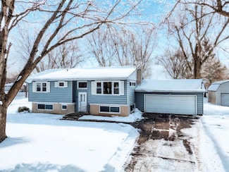 203 6th St, Fairbank, IA 50629