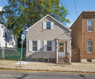 39 North St, Menands, NY 12204