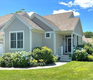 16 Twin Oaks Dr, Mashpee, MA 2649
