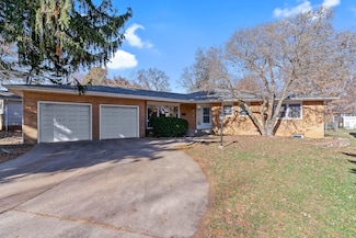 933 E Lindberg St, Springfield, MO 65807