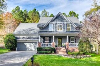 1067 Hunters Run Dr, Tega Cay, SC 29708