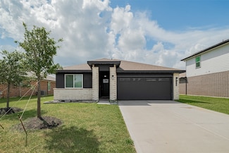 14519 Sweetwater Dr, Mont Belvieu, TX 77523