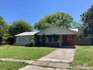 2313 S Dog River Dr, Mobile, AL 36605