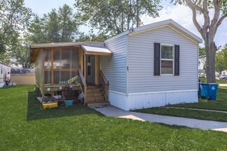27 Village Ave, Pontiac, IL 61764