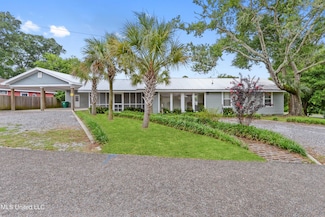 100 Hickory Ln, Bay Saint Louis, MS 39520