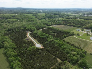 19 Weatherby Ln, Farmington, MO 63640