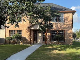 102 Mango St, Lake Jackson, TX 77566