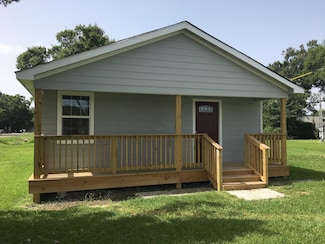 412 Stowell St, Anahuac, TX 77514
