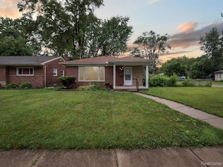 23161 Gardner St, Oak Park, MI 48237