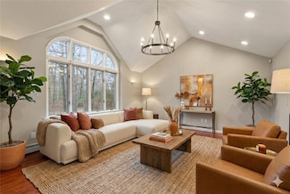 42 Belfield Dr, Johnston, RI 02919