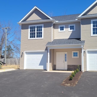 6135 Warren Newcomb Dr, Fairlawn, VA 24141