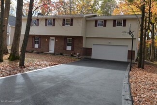 6 Walden Dr, Mountain Top, PA 18707