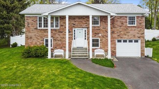 51 Fairlawn Dr, Latham, NY 12110