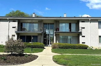 8465 Kennedy Cir Unit 5, Warren, MI 48093