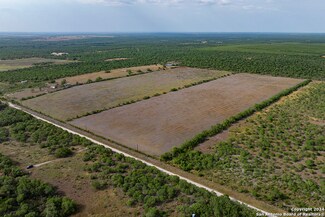 975 Cr 445, Cambellton, TX 78008