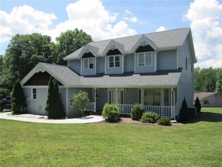 213 Oak Dr, Kittanning, PA 16201