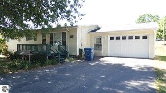 402 Hayes St, Rose City, MI 48654