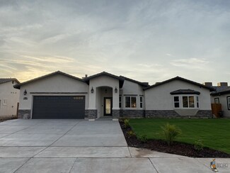 1075 Crestview Dr, Brawley, CA 92227