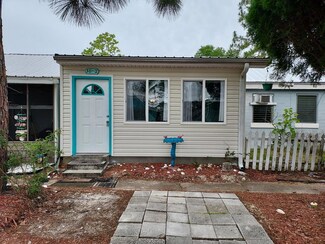 38 E Pine St, Carrabelle, FL 32322