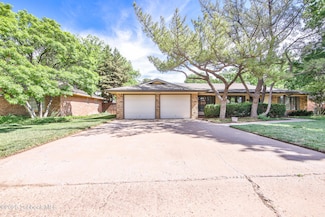 111 Cottonwood Ln, Levelland, TX 79336