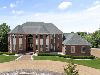 737 Hillenkamp Dr, Weldon Spring, MO 63304