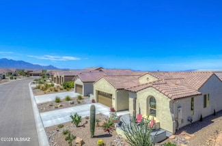 481 N Rolling Thunder Dr, Green Valley, AZ 85614