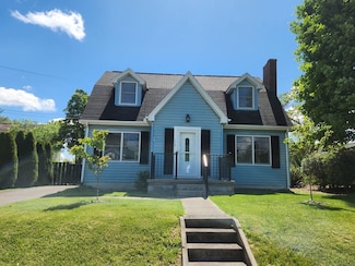 112 N State St, Athens, WV 24712