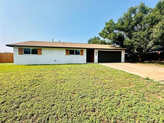 1016 Trail Dr S, Altus, OK 73521