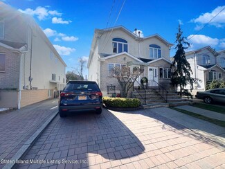 58 Pond St, Staten Island, NY 10309