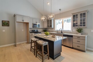 12 Winnicut Rd Unit 2, North Hampton, NH 03862