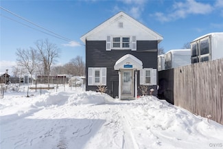 8 Liniment St, Constantia, NY 13044