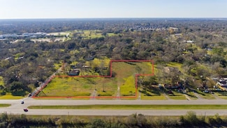 1704-1710 N Brazosport Blvd, Clute, TX 77531