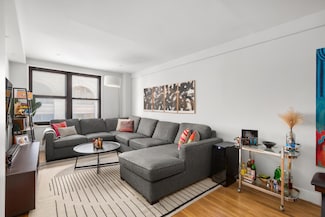 60 E 9th St Unit 304, New York, NY 10003