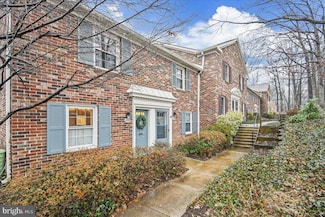 8352 Forrester Blvd Unit 456, Springfield, VA 22152