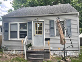 521 Evergreen Ave, Waterloo, IA 50701