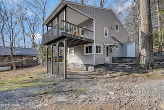 110 Maple Dr, Greentown, PA 18426