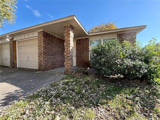 5905 Sara St, Fayetteville, AR 72704