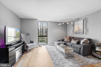 6800 Fleetwood Rd Unit 808, McLean, VA 22101