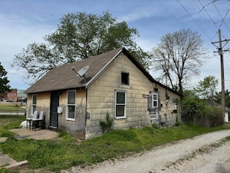 207 E 2nd St, Webb City, MO 64870