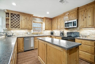 2701 52nd St, Lubbock, TX 79413