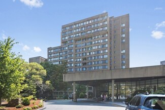 250 Hammond Pond Pkwy Unit 707S, Chestnut Hill, MA 02467