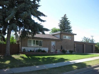 716 N 25th St, Bismarck, ND 58501