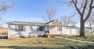 201 E Pine St, Chilhowee, MO 64733